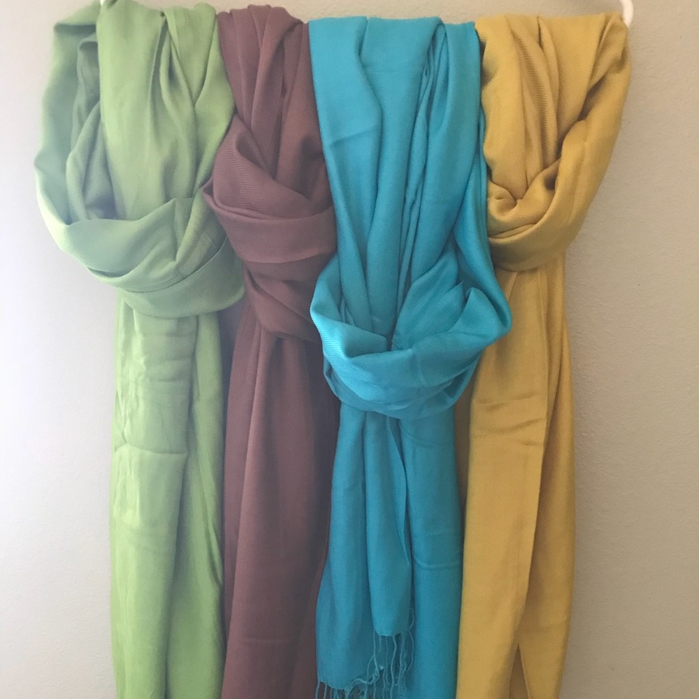 Bijoux Turner pseudopashmina scarves